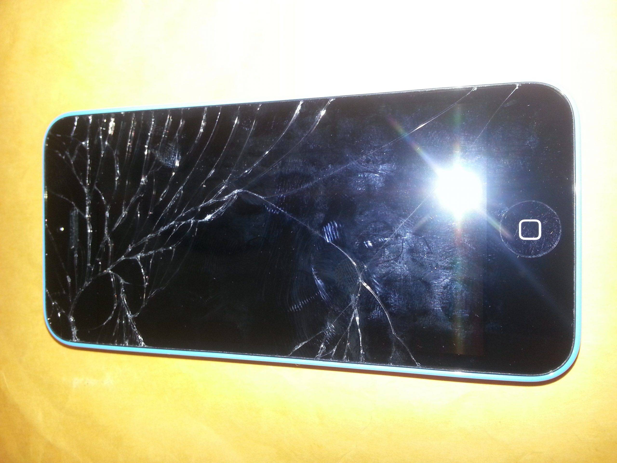 iPhone 5c cracked glass